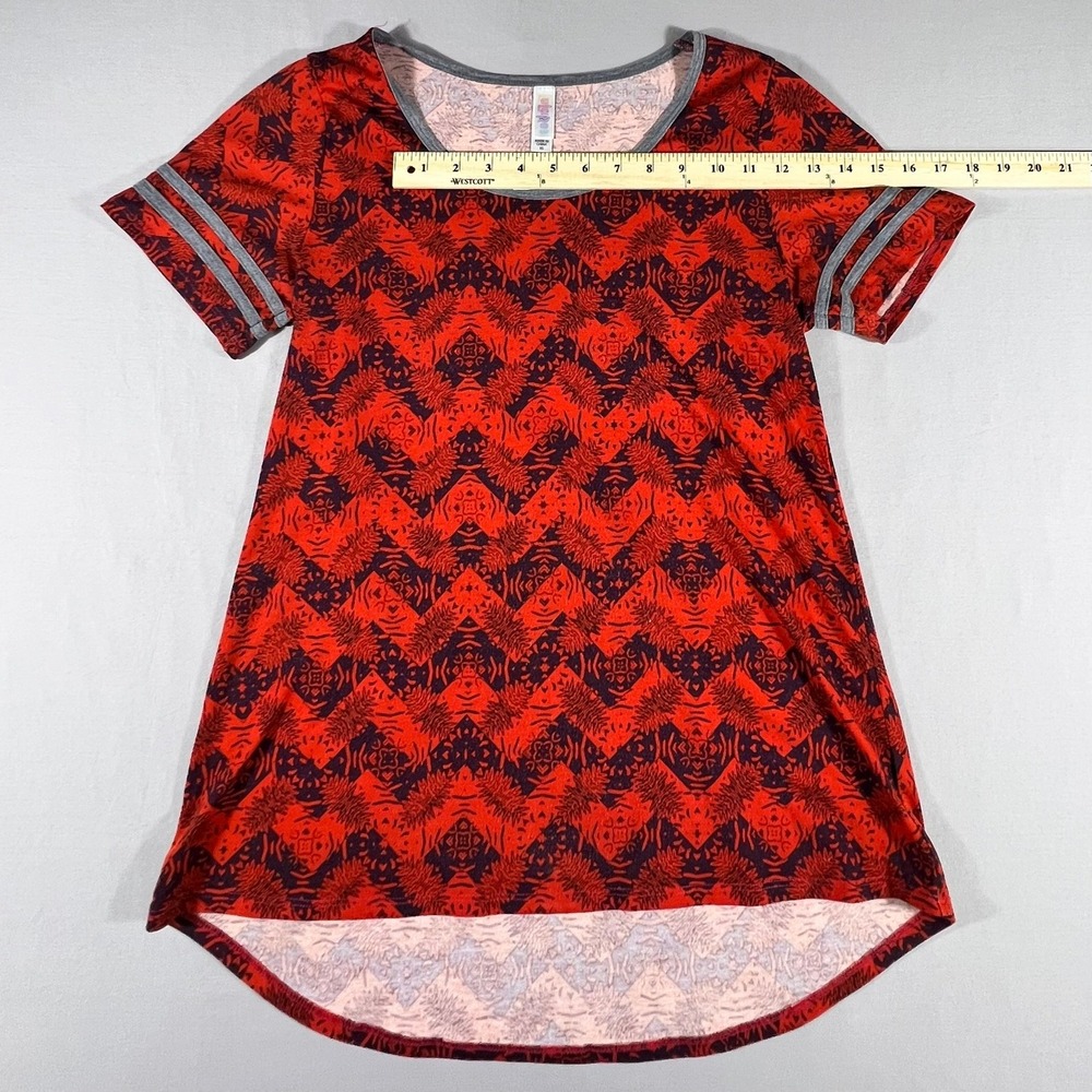 LuLaRoe Randy Top Womens XS Red Black Chevron Geometric High Low Short Sleeve - Picture 3 of 10